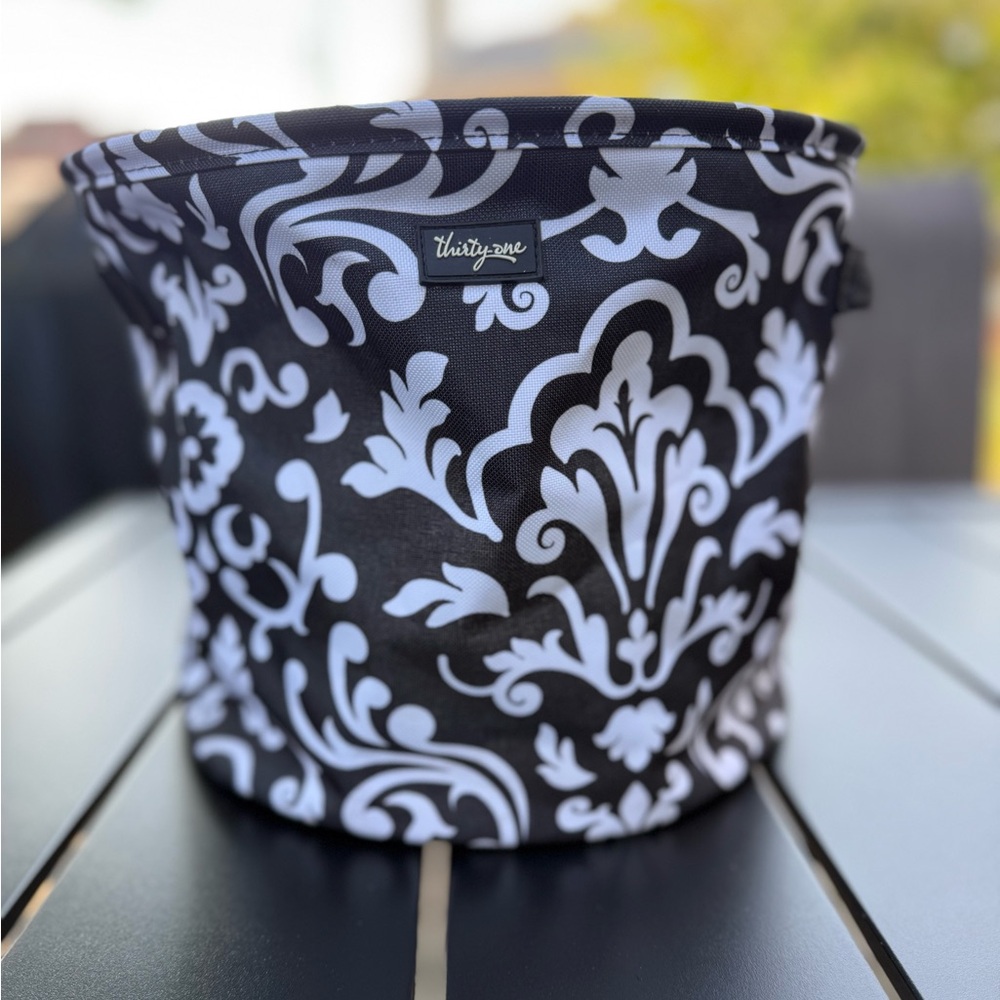Thirty-one (31) Cinch Top Bin